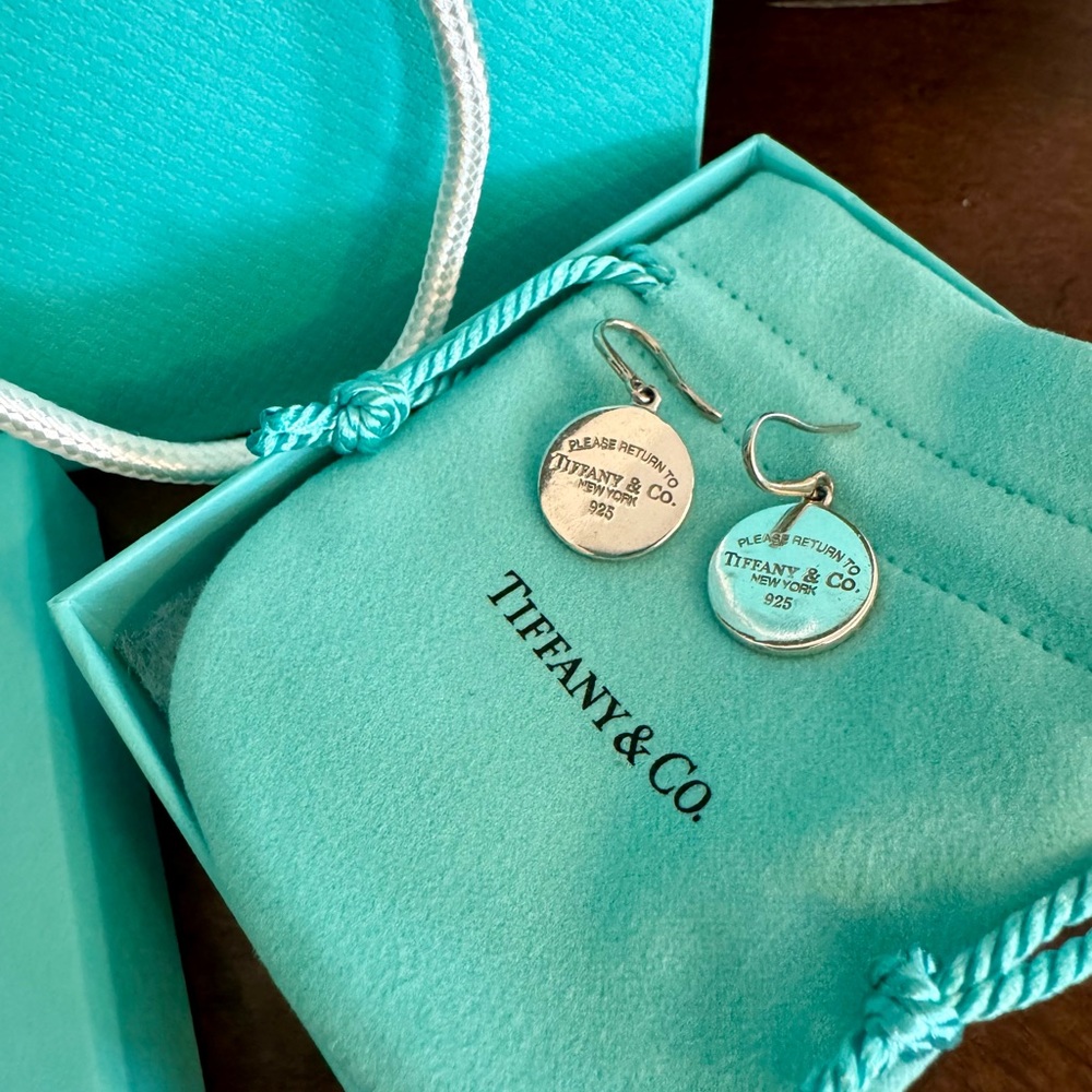 SOLD‼️🎁Authentic Tiffany&Co retired earrings